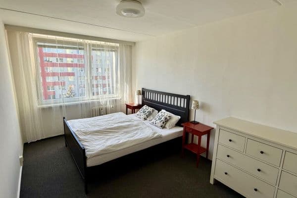 1 bedroom with open-plan kitchen flat to rent, 39 m², Bryksova, Praha 1 bedroom with open-plan kitchen flat to rent, 39 m², Bryksova, Praha