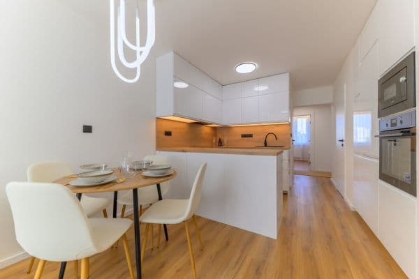 3 bedroom with open-plan kitchen flat to rent, 64 m², Křejpského, Praha 3 bedroom with open-plan kitchen flat to rent, 64 m², Křejpského, Praha