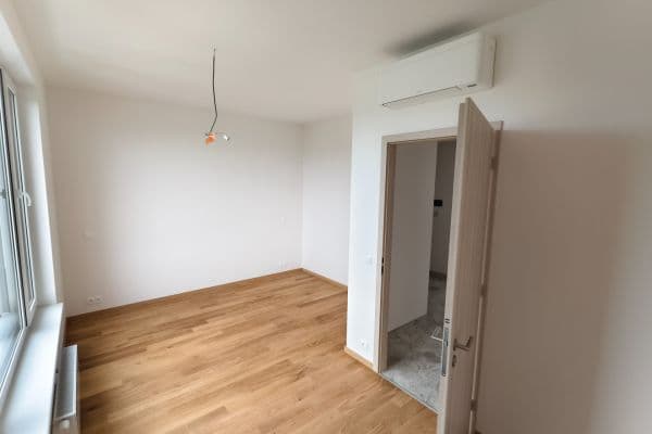 4 bedroom with open-plan kitchen flat for sale, 119 m², Veselovského, Praha 4 bedroom with open-plan kitchen flat for sale, 119 m², Veselovského, Praha