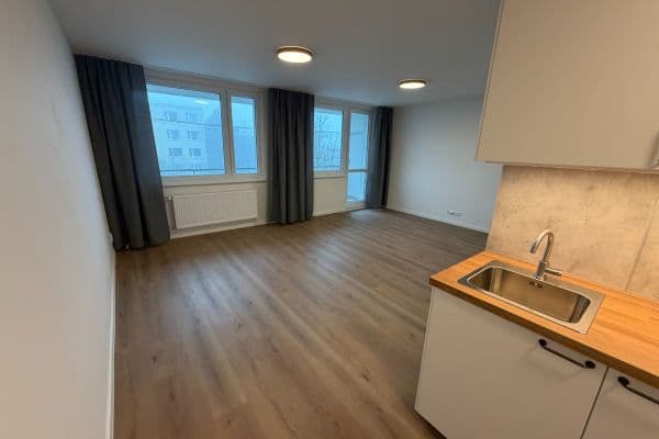 Studio flat to rent, 39 m², Šmolíkova, Praha Studio flat to rent, 39 m², Šmolíkova, Praha