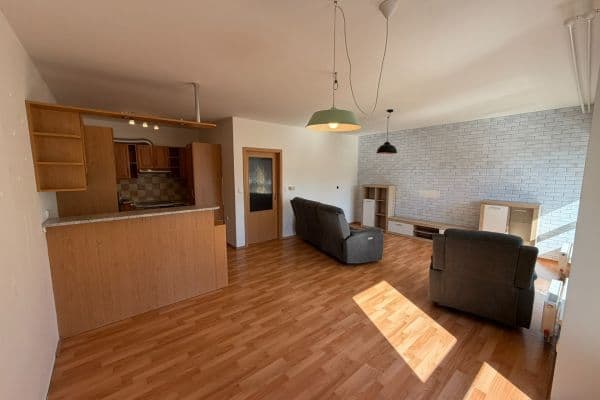 3 bedroom with open-plan kitchen flat to rent, 100 m², Chlumova, Jihlava, Vysočina Region 3 bedroom with open-plan kitchen flat to rent, 100 m², Chlumova, Jihlava, Vysočina Region
