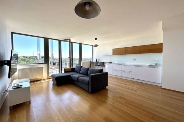 3 bedroom with open-plan kitchen flat to rent, 88 m², Mezitraťová, Praha 3 bedroom with open-plan kitchen flat to rent, 88 m², Mezitraťová, Praha