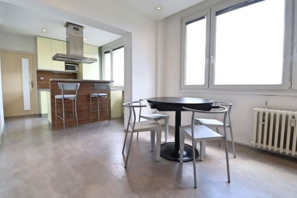 2 bedroom with open-plan kitchen flat to rent, 72 m², Nad lesním divadlem, Praha 2 bedroom with open-plan kitchen flat to rent, 72 m², Nad lesním divadlem, Praha