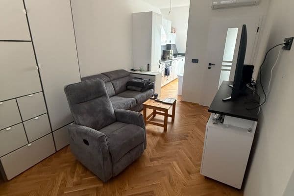 Studio flat to rent, 25 m², Ďáblická, Praha Studio flat to rent, 25 m², Ďáblická, Praha