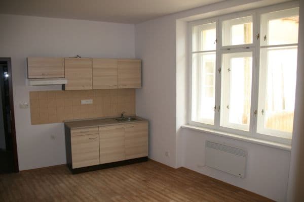 1 bedroom with open-plan kitchen flat to rent, 39 m², třída Národní svobody, Písek, Jihočeský Region 1 bedroom with open-plan kitchen flat to rent, 39 m², třída Národní svobody, Písek, Jihočeský Region