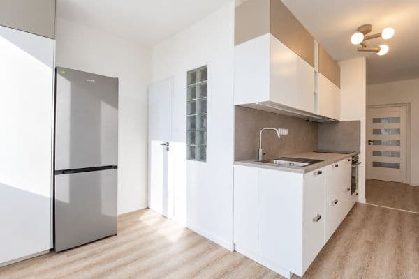 4 bedroom flat to rent, 77 m², Nedašovská, Praha 4 bedroom flat to rent, 77 m², Nedašovská, Praha