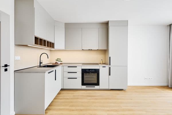 3 bedroom with open-plan kitchen flat for sale, 81 m², Urbánkova, Praha 3 bedroom with open-plan kitchen flat for sale, 81 m², Urbánkova, Praha