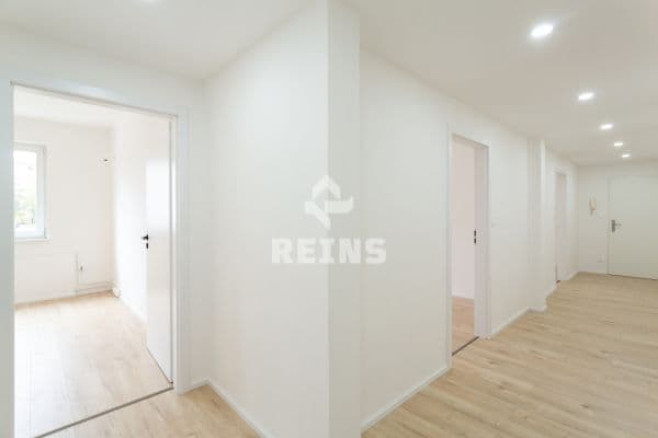 2 bedroom with open-plan kitchen flat for sale, 70 m², Štěchovická, Praha 2 bedroom with open-plan kitchen flat for sale, 70 m², Štěchovická, Praha