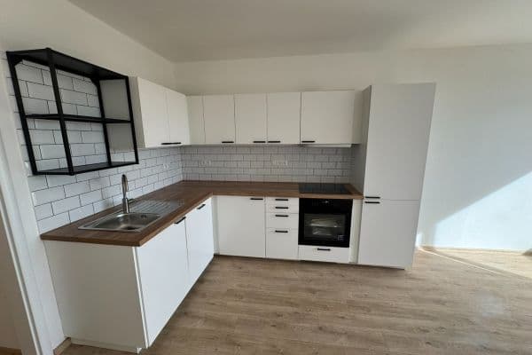 3 bedroom with open-plan kitchen flat to rent, 76 m², Jordana Jovkova, Praha 3 bedroom with open-plan kitchen flat to rent, 76 m², Jordana Jovkova, Praha