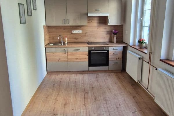 3 bedroom flat to rent, 76 m², Husova, Nejdek 3 bedroom flat to rent, 76 m², Husova, Nejdek