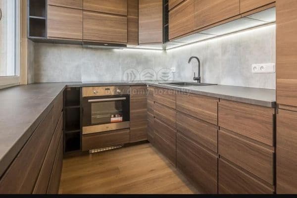 2 bedroom with open-plan kitchen flat to rent, 80 m², Kovanecká, Praha 2 bedroom with open-plan kitchen flat to rent, 80 m², Kovanecká, Praha