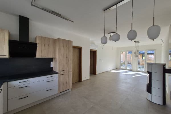 3 bedroom with open-plan kitchen flat to rent, 100 m², Revoluční, Přeštice 3 bedroom with open-plan kitchen flat to rent, 100 m², Revoluční, Přeštice