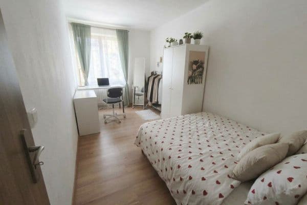 3 bedroom with open-plan kitchen flat for sale, 77 m², Hrusická, Praha 3 bedroom with open-plan kitchen flat for sale, 77 m², Hrusická, Praha