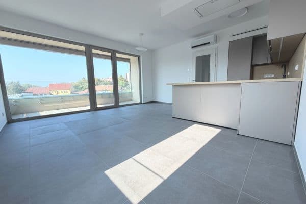 3 bedroom with open-plan kitchen flat to rent, 90 m², Práčská, Praha 3 bedroom with open-plan kitchen flat to rent, 90 m², Práčská, Praha