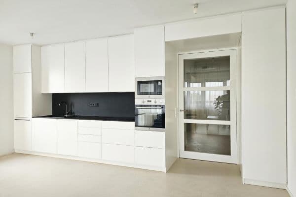 3 bedroom with open-plan kitchen flat to rent, 92 m², Na Rozdílu, Praha 3 bedroom with open-plan kitchen flat to rent, 92 m², Na Rozdílu, Praha