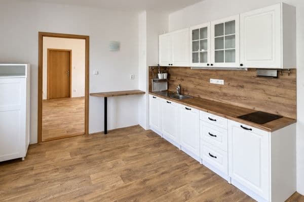 2 bedroom flat to rent, 73 m², V chaloupkách, Černošice 2 bedroom flat to rent, 73 m², V chaloupkách, Černošice
