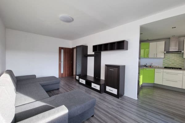3 bedroom flat to rent, 64 m², Taussigova, Praha 3 bedroom flat to rent, 64 m², Taussigova, Praha