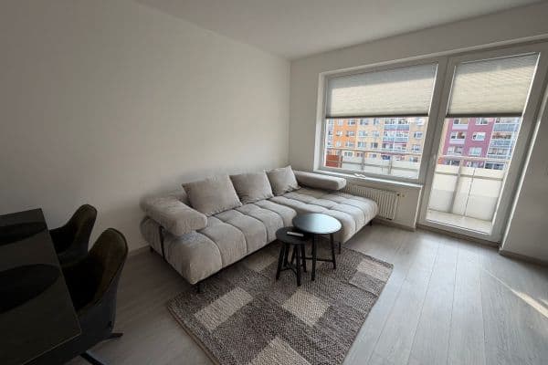 1 bedroom with open-plan kitchen flat to rent, 68 m², Hornoměcholupská, Praha 1 bedroom with open-plan kitchen flat to rent, 68 m², Hornoměcholupská, Praha