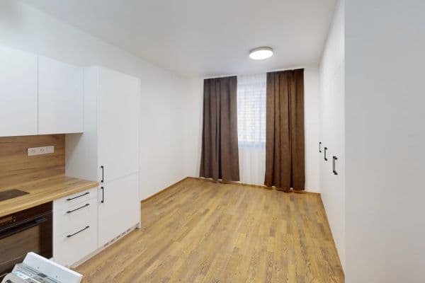 Studio flat to rent, 33 m², Hartigova, Praha Studio flat to rent, 33 m², Hartigova, Praha