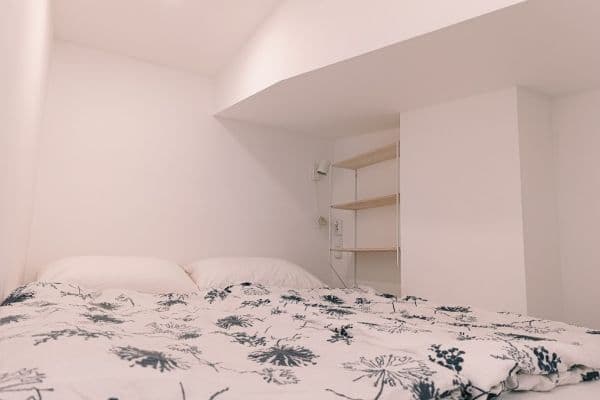 Studio flat to rent, 16 m², Benátská, Praha Studio flat to rent, 16 m², Benátská, Praha