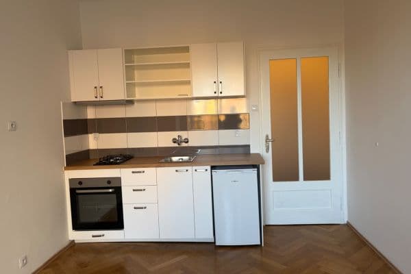Small studio flat to rent, 31 m², Ondříčkova, Praha Small studio flat to rent, 31 m², Ondříčkova, Praha