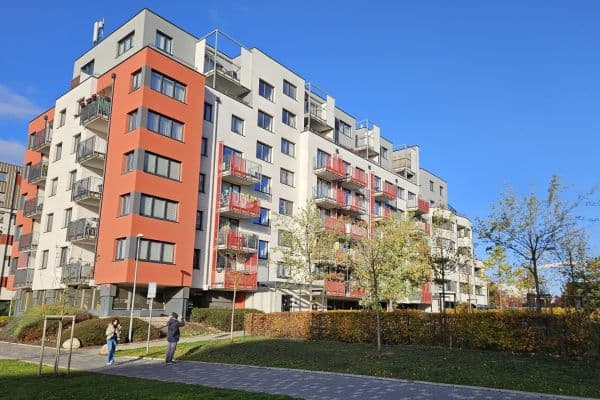 1 bedroom with open-plan kitchen flat to rent, 53 m², Kardausova, Praha 1 bedroom with open-plan kitchen flat to rent, 53 m², Kardausova, Praha