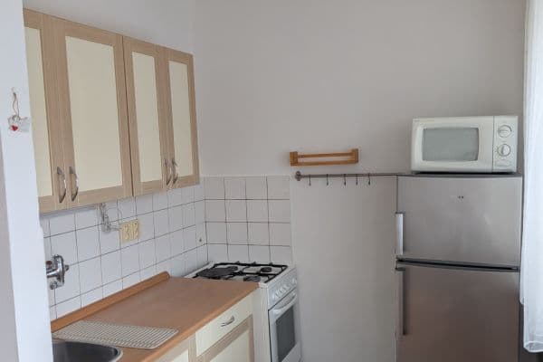 Studio flat to rent, 28 m², Bělčická, Praha Studio flat to rent, 28 m², Bělčická, Praha