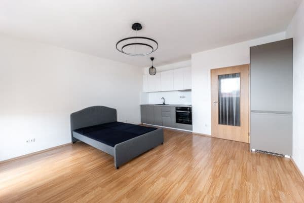 Studio flat for sale, 31 m², V Dolině, Praha Studio flat for sale, 31 m², V Dolině, Praha