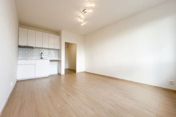 Studio flat for sale, 24 m², Káranská, Praha Studio flat for sale, 24 m², Káranská, Praha