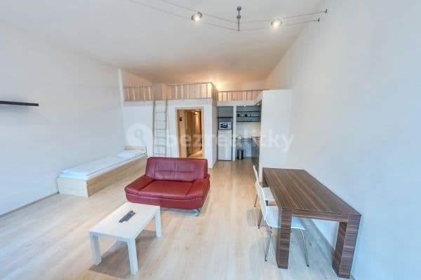 Studio flat to rent, 50 m², Špitálská, Hradec Králové Studio flat to rent, 50 m², Špitálská, Hradec Králové
