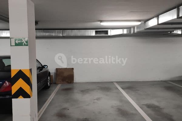 garage to rent, 13 m², Novovysočanská, Praha