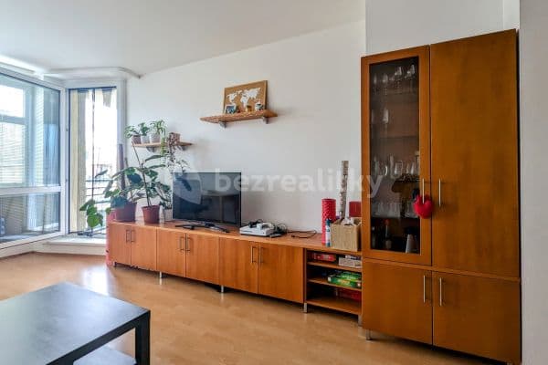 1 bedroom with open-plan kitchen flat to rent, 47 m², Voskovcova, Praha 5