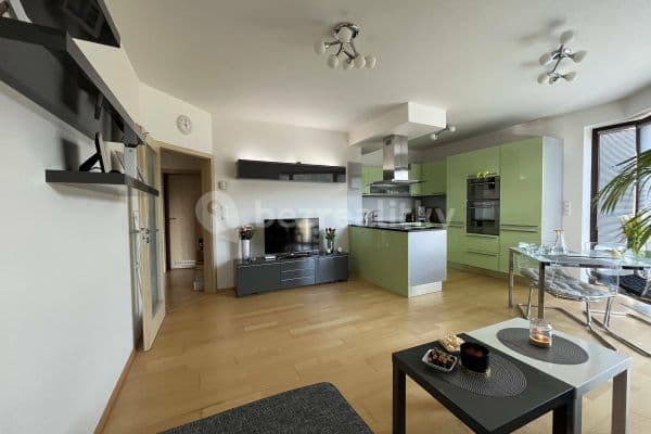 2 bedroom with open-plan kitchen flat to rent, 78 m², Nademlejnská, Praha 2 bedroom with open-plan kitchen flat to rent, 78 m², Nademlejnská, Praha