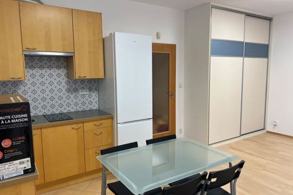 Studio flat to rent, 32 m², Mattioliho, Praha 10 Studio flat to rent, 32 m², Mattioliho, Praha 10