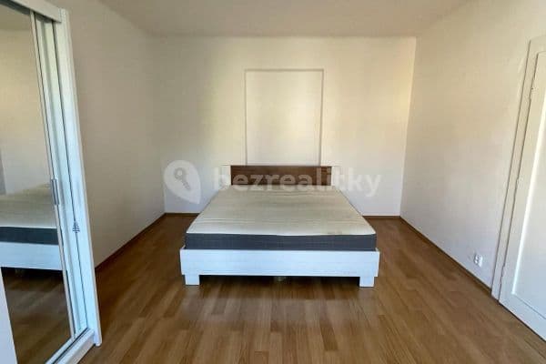 1 bedroom with open-plan kitchen flat to rent, 50 m², U družstva Život, Praha