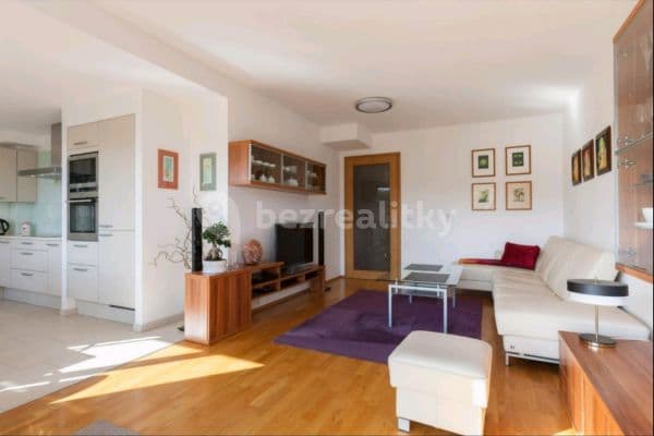 3 bedroom with open-plan kitchen flat to rent, 104 m², Linhartova, Prague, Prague 3 bedroom with open-plan kitchen flat to rent, 104 m², Linhartova, Prague, Prague