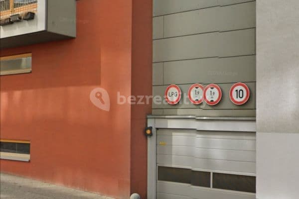 garage to rent, 12 m², Jeseniova, Praha garage to rent, 12 m², Jeseniova, Praha