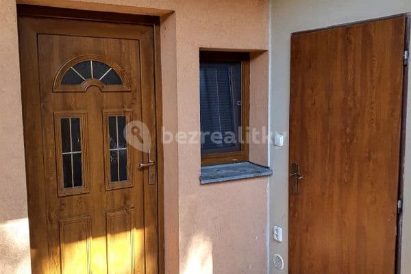 Studio flat to rent, 42 m², Jednostranná, Praha 14 Studio flat to rent, 42 m², Jednostranná, Praha 14