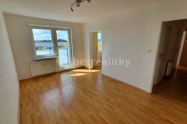 2 bedroom flat to rent, 42 m², Spojovací, Milovice