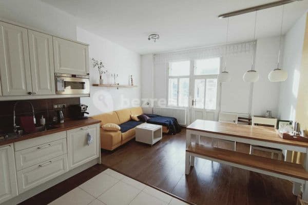 2 bedroom with open-plan kitchen flat to rent, 80 m², Nedvědovo náměstí, Prague, Prague