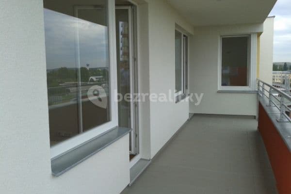 1 bedroom with open-plan kitchen flat to rent, 53 m², Pavla Beneše, Praha 18 1 bedroom with open-plan kitchen flat to rent, 53 m², Pavla Beneše, Praha 18