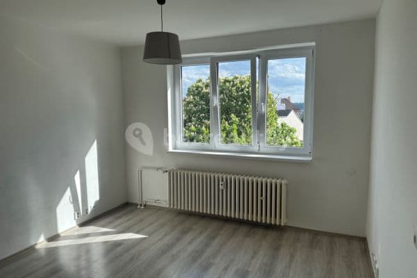 1 bedroom with open-plan kitchen flat to rent, 39 m², Vosmíkových, Praha 8