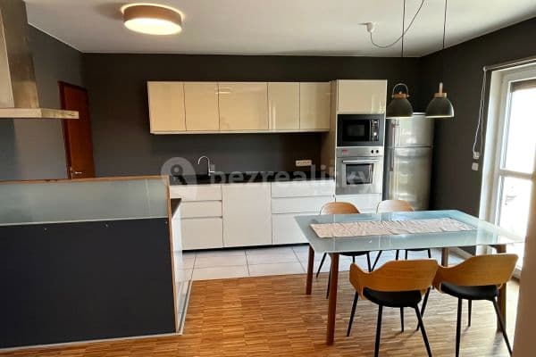 2 bedroom with open-plan kitchen flat to rent, 116 m², Holečkova, Praha 5