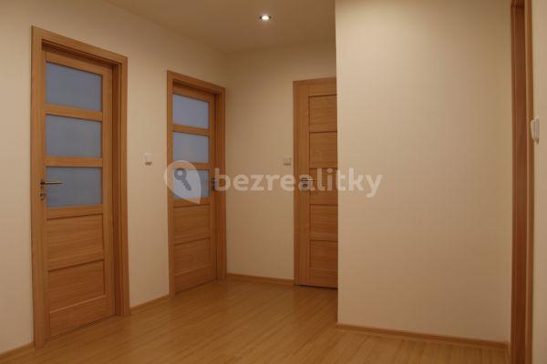 4 bedroom with open-plan kitchen flat to rent, 106 m², Mrkvičkova, Praha 17