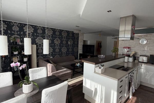 3 bedroom with open-plan kitchen flat to rent, 98 m², Fantova, Praha 3 bedroom with open-plan kitchen flat to rent, 98 m², Fantova, Praha