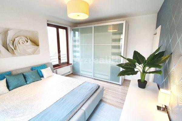 2 bedroom with open-plan kitchen flat to rent, 92 m², K Náhonu, Praha