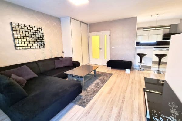 2 bedroom with open-plan kitchen flat to rent, 92 m², K Náhonu, Praha 2 bedroom with open-plan kitchen flat to rent, 92 m², K Náhonu, Praha