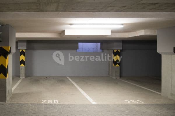 garage to rent, 20 m², náměstí Junkových, Hlavní město Praha