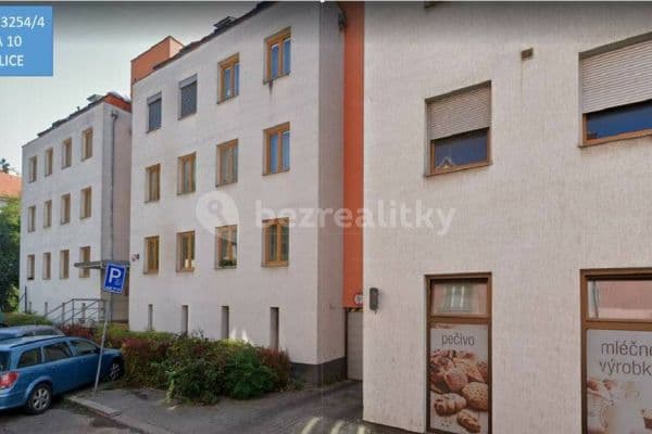 1 bedroom with open-plan kitchen flat to rent, 38 m², Na Lávce, Praha