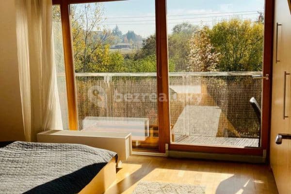 1 bedroom with open-plan kitchen flat to rent, 59 m², K Lesu, Praha 12 1 bedroom with open-plan kitchen flat to rent, 59 m², K Lesu, Praha 12